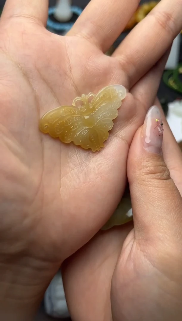 颈饰未镶嵌和田玉蝴蝶