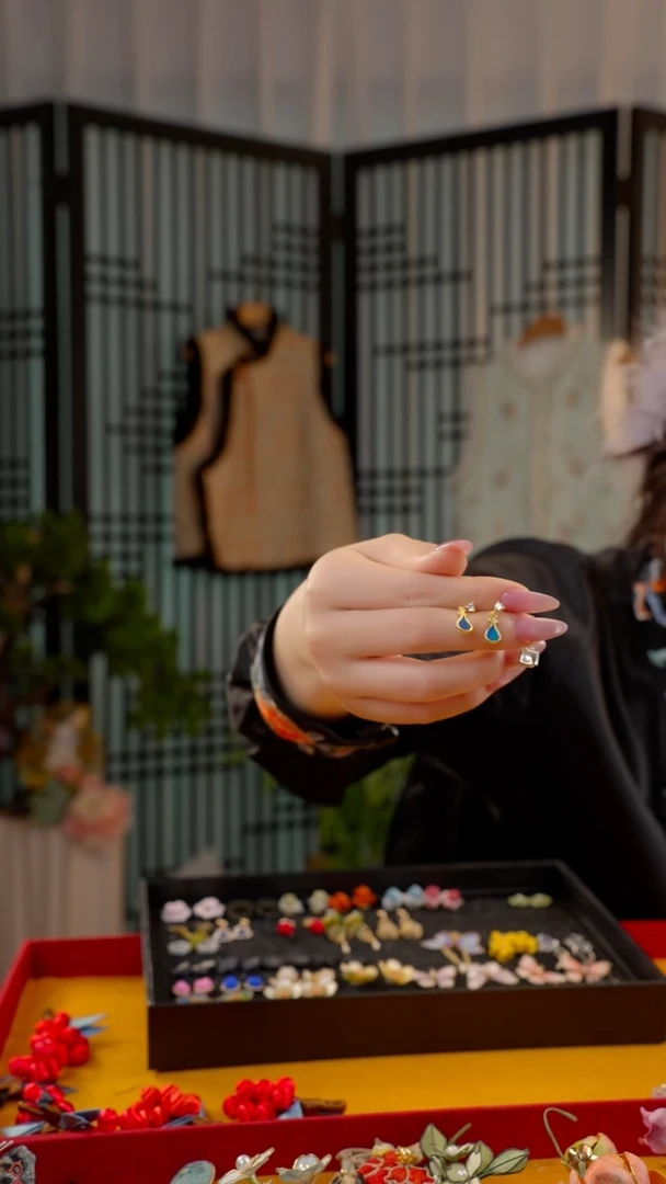 刺绣肖*琵琶 非遗苏绣绒花