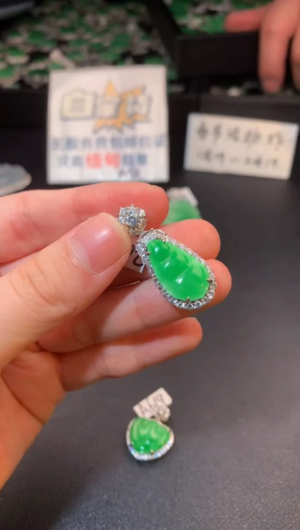 【闪购商品】翡翠颈饰银S925镶嵌翡翠