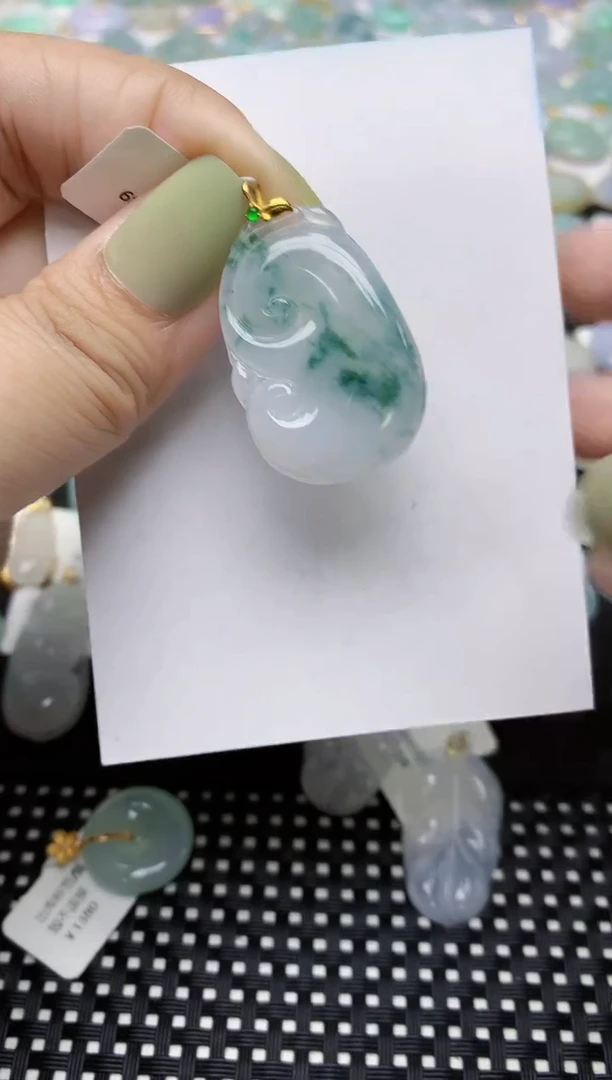 翡翠18K金镶嵌颈饰天然缅甸A货翡翠