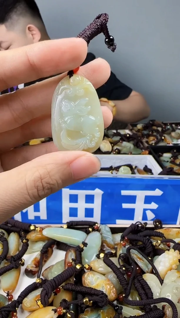 和田玉未镶嵌颈饰1