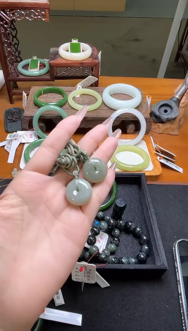 吊坠(不含链)未镶嵌和田玉且末青白 平安扣 有瑕疵 多样性发一