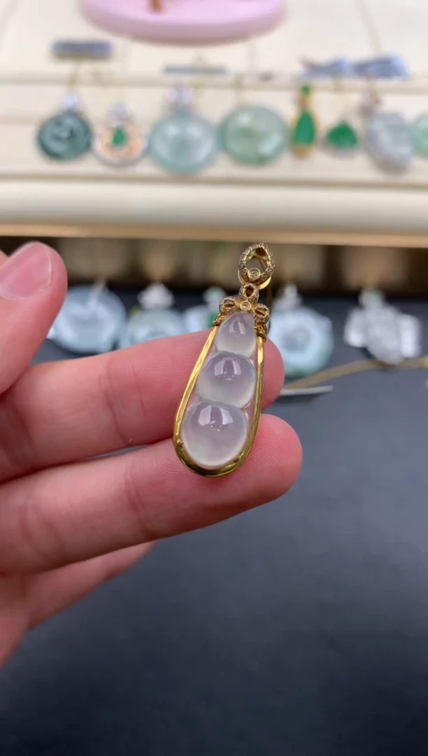 【闪购商品】翡翠颈饰18K金镶嵌D855