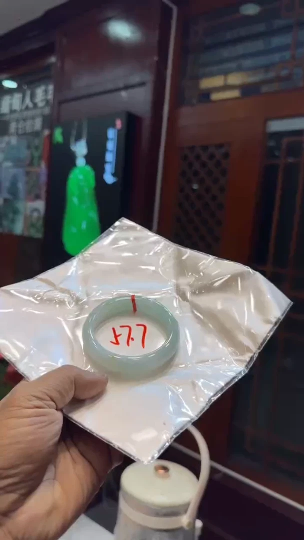 未镶嵌手镯翡翠手镯