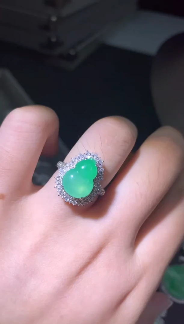 吊坠(不含链)18K金镶嵌翡翠戒指