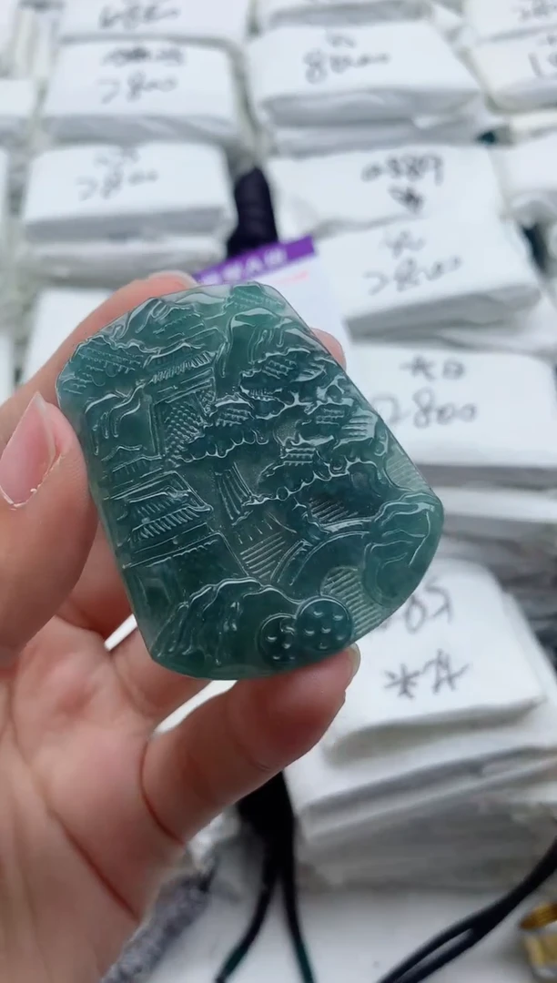 翡翠未镶嵌颈饰·