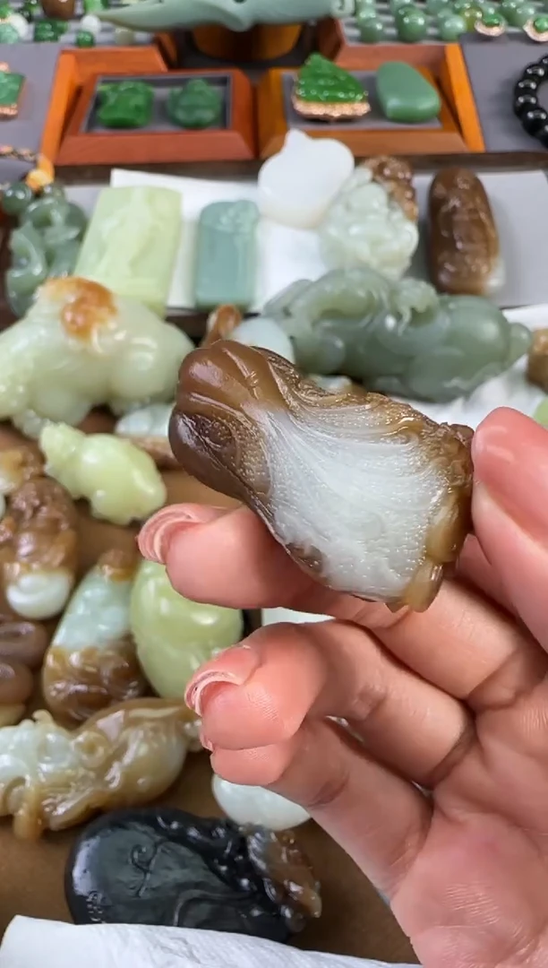 和田玉未镶嵌颈饰吊坠