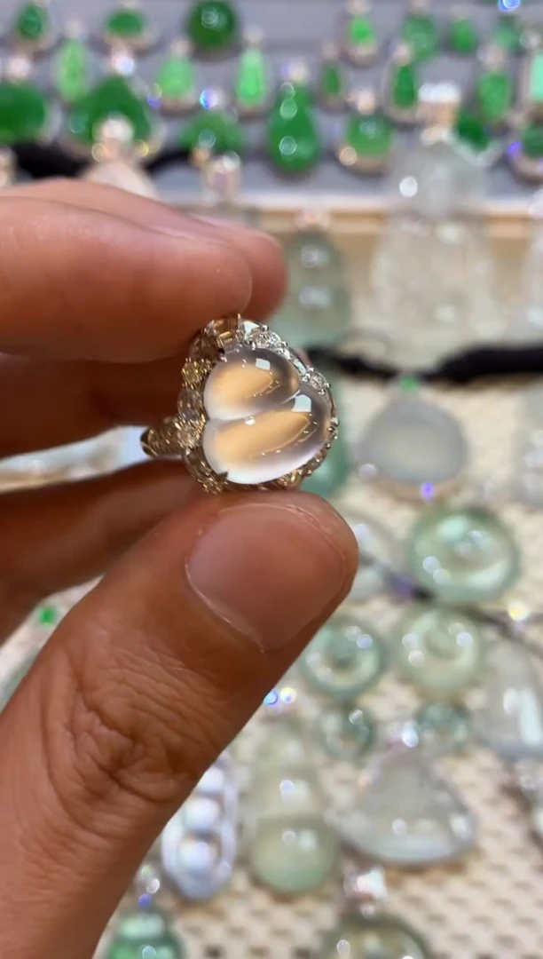 吊坠(不含链)18K金镶嵌翡翠戒指