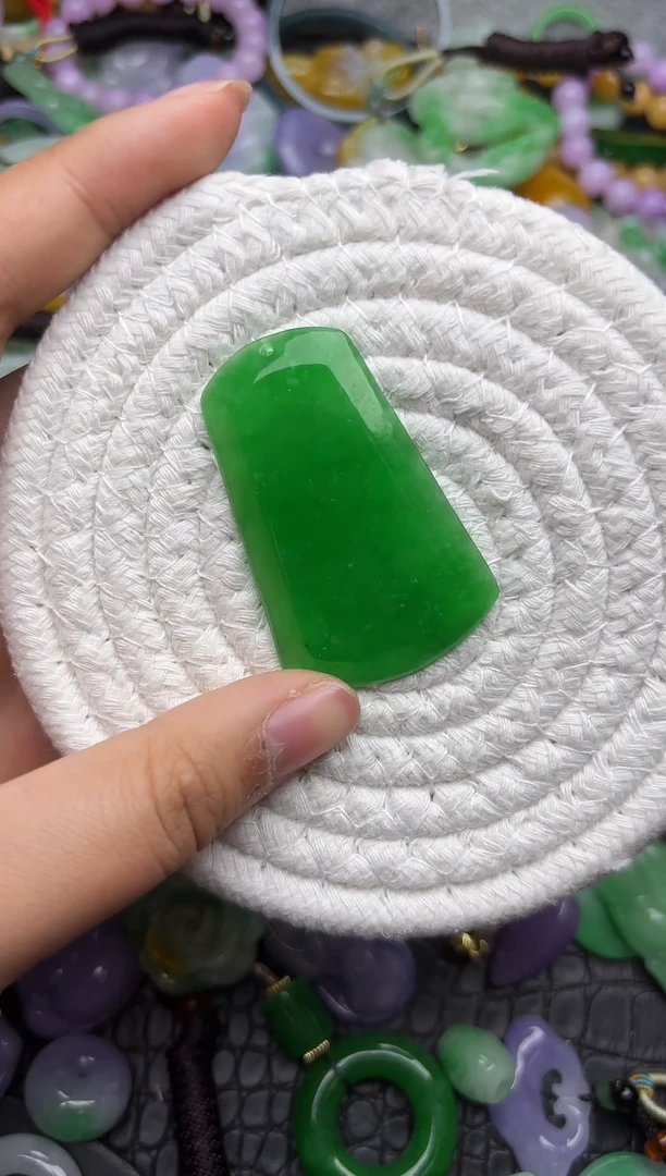 颈饰未镶嵌翡翠缅甸翡翠吊坠