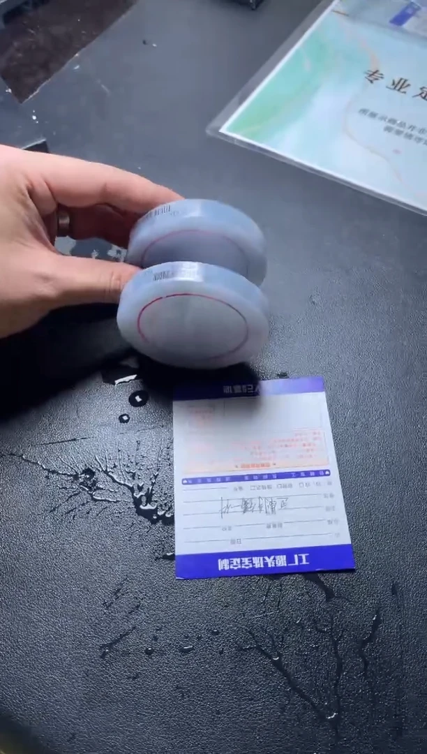 未镶嵌手镯定制翡翠赵***?定制手镯发一件