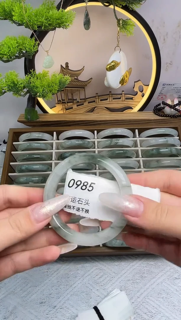 未镶嵌手镯石英质玉0985