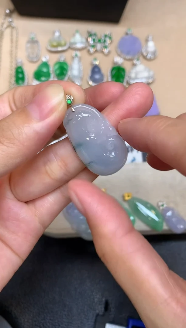 颈饰18K金镶嵌翡翠如意【无服务费