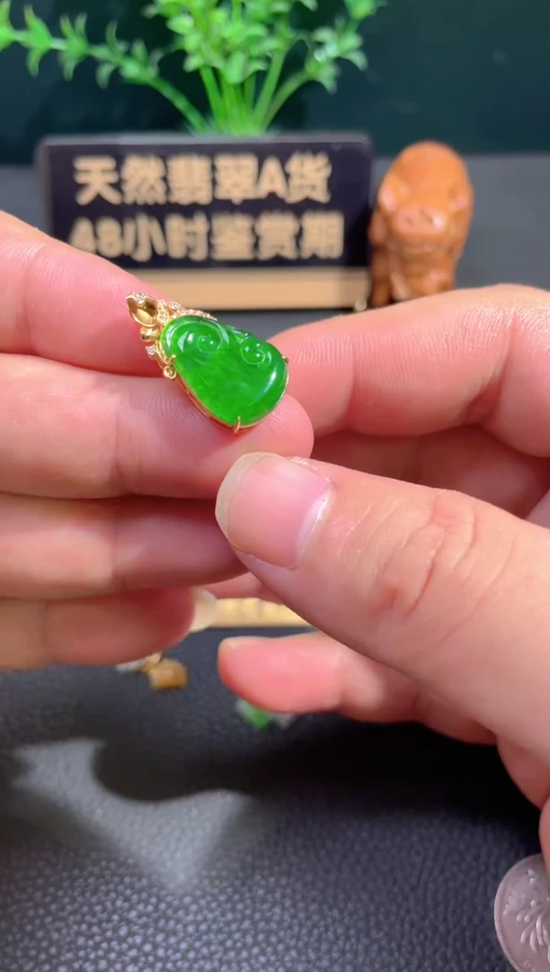颈饰18K金镶嵌翡翠翡翠