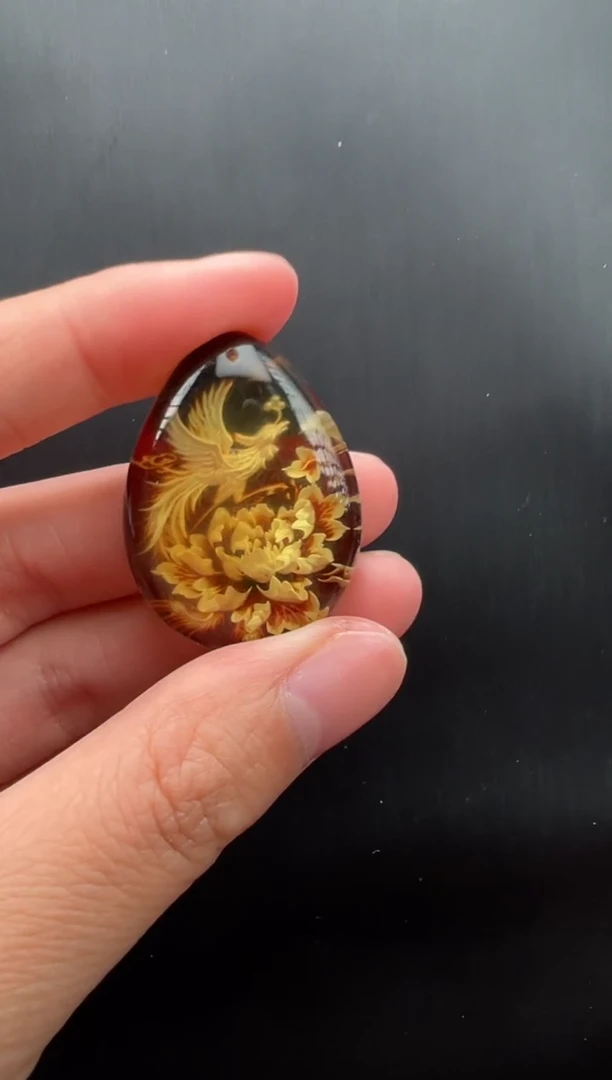 未镶嵌颈饰琥珀凤凰