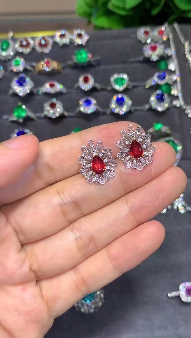 18K金镶嵌耳饰红宝石1.46CT