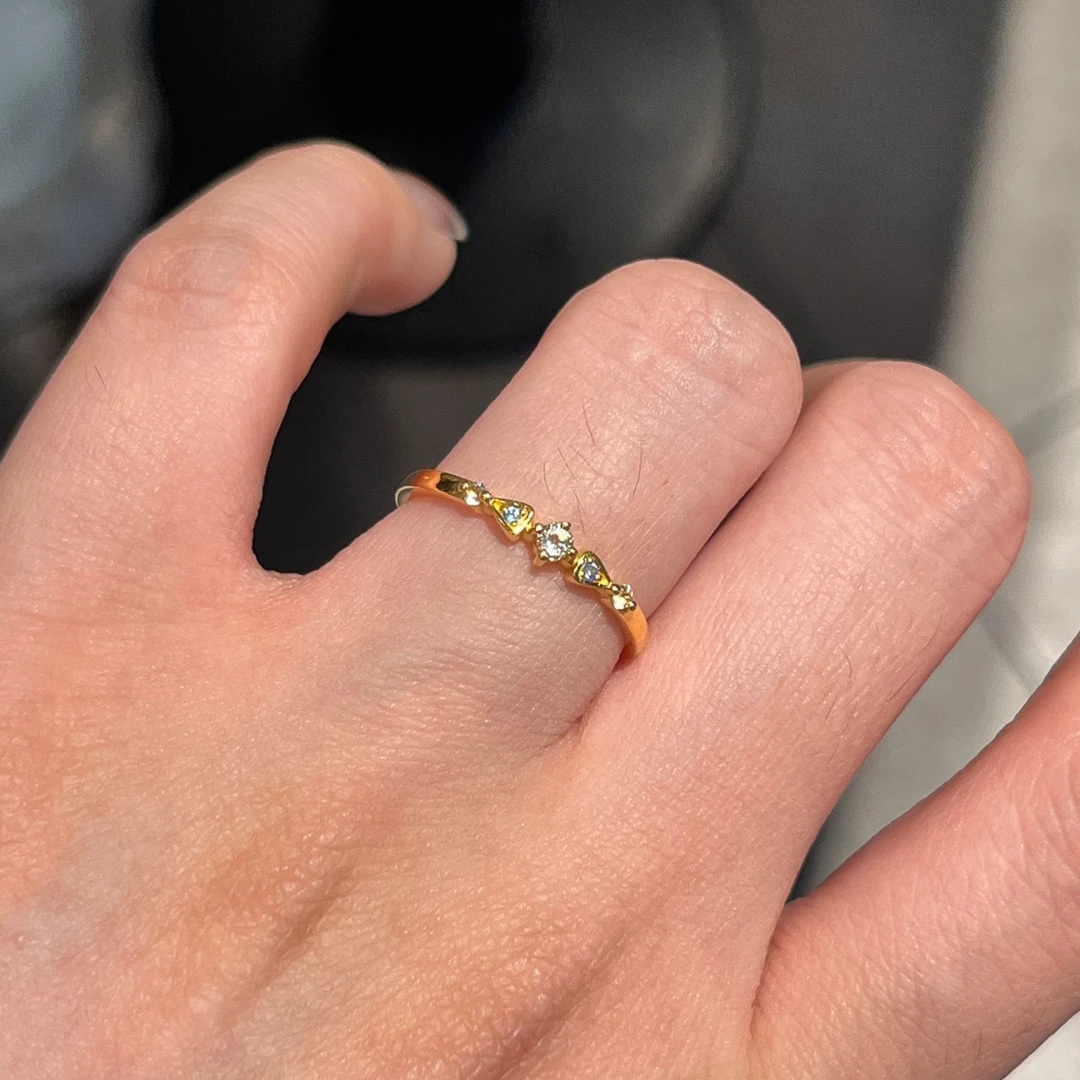 卡柒 铜合金戒指 爆闪金色锆石戒指女时尚小众设计高级清冷感指环