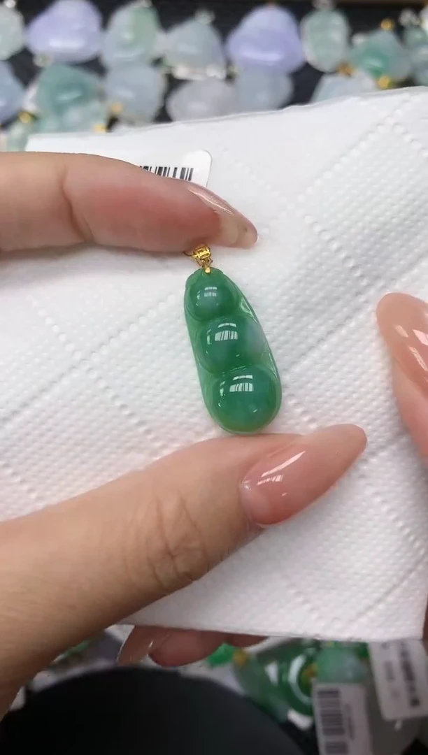 颈饰18K金镶嵌翡翠1111111111