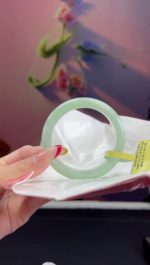 翡翠手镯未镶嵌翡翠手镯7