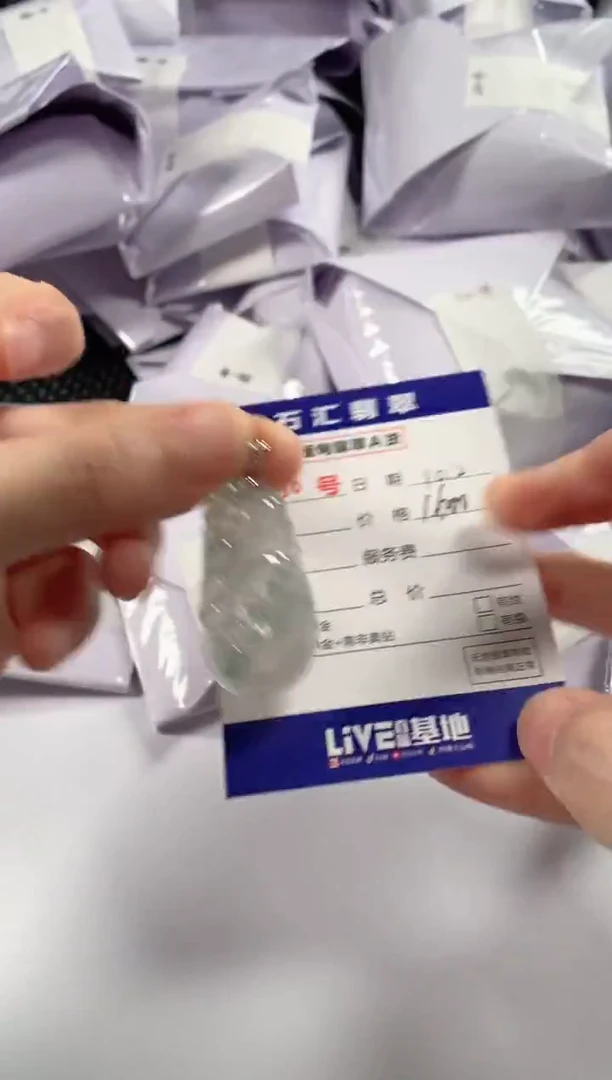 颈饰18K金镶嵌翡翠1