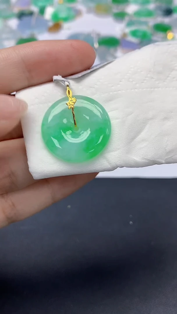 翡翠18K金镶嵌颈饰天然缅甸a货翡翠