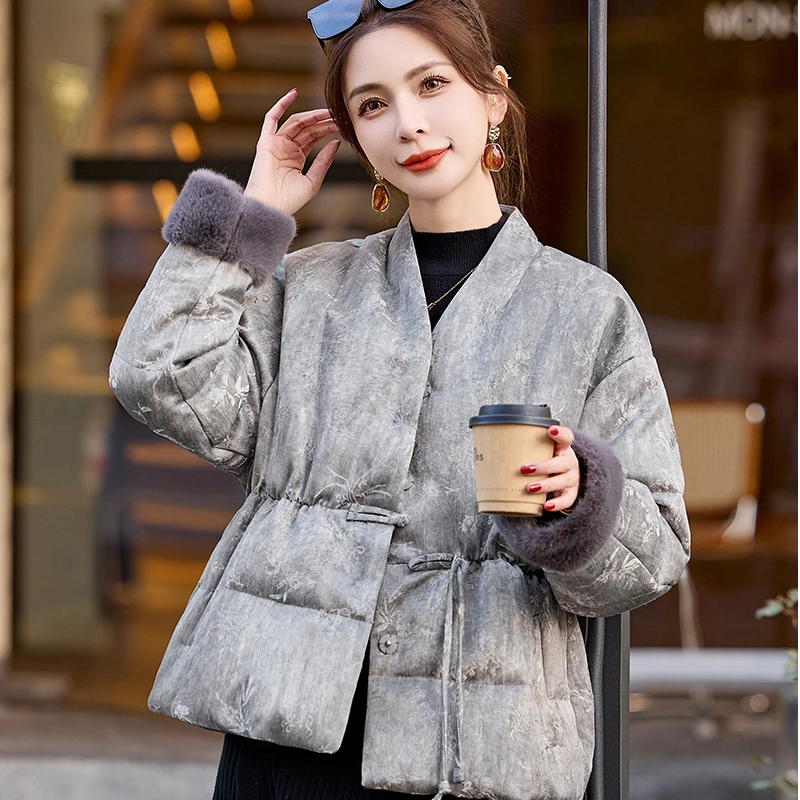 新中式国风V领提花羽绒服女2025冬季新款高级感复古盘扣短款外套