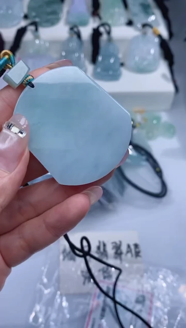 颈饰未镶嵌翡翠吊坠