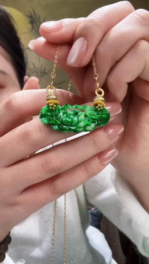 颈饰未镶嵌翡翠吊坠