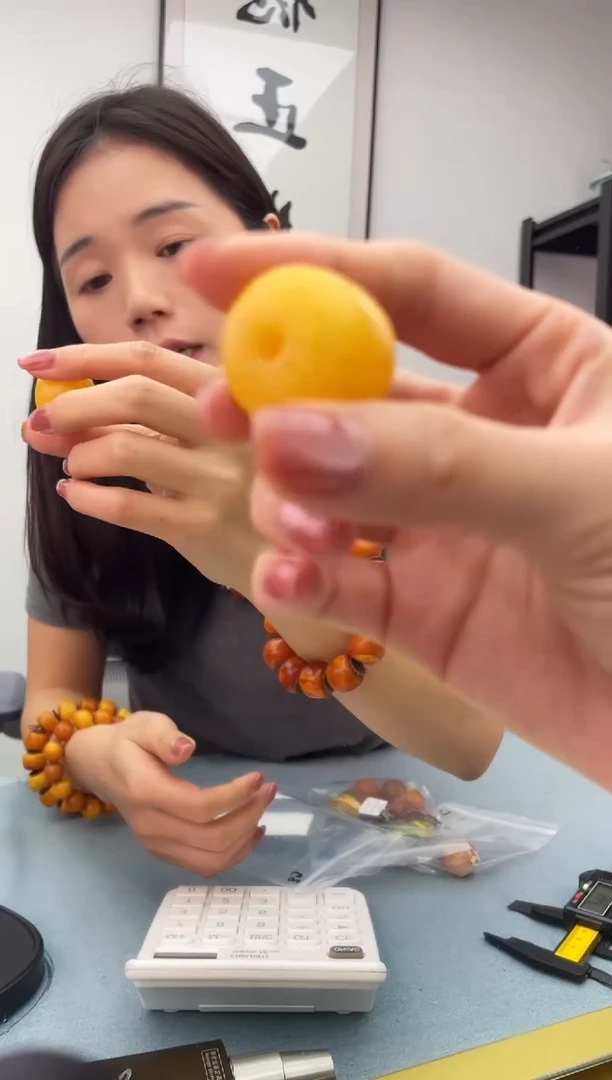 未镶嵌蜜蜡珠宝奇石假一罚十，08.26微瑕发一件