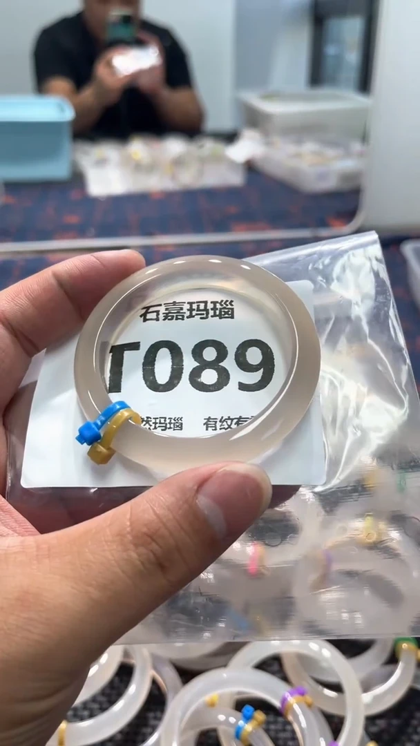 玛瑙/玉髓手镯未镶嵌禾*?T089