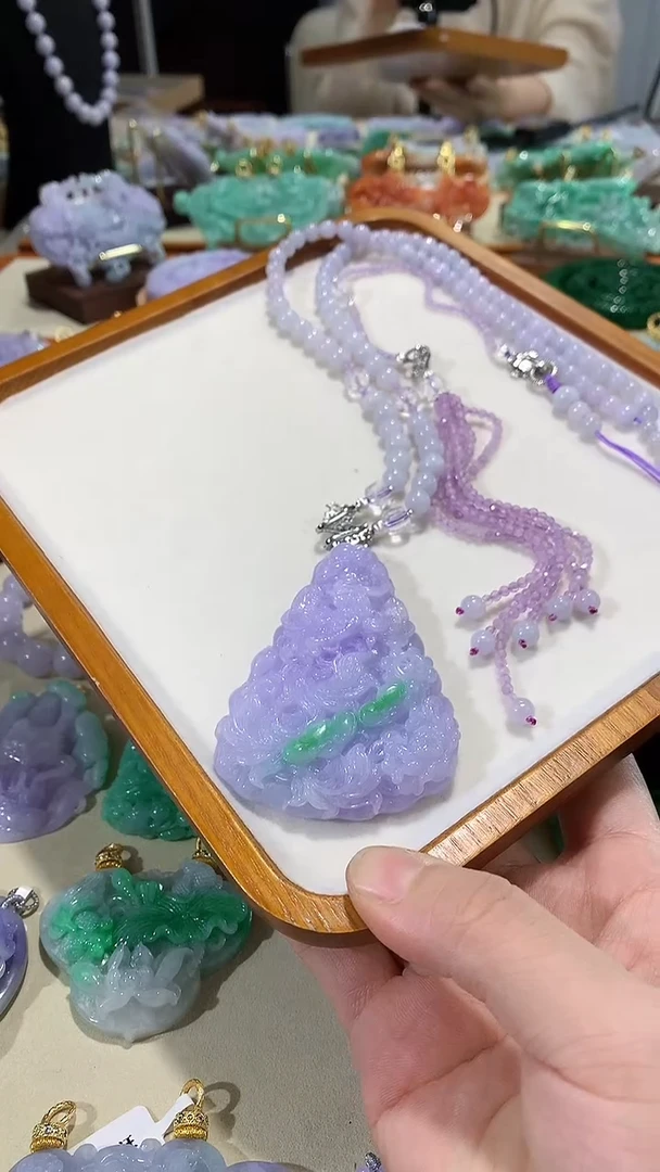 颈饰未镶嵌翡翠吊坠