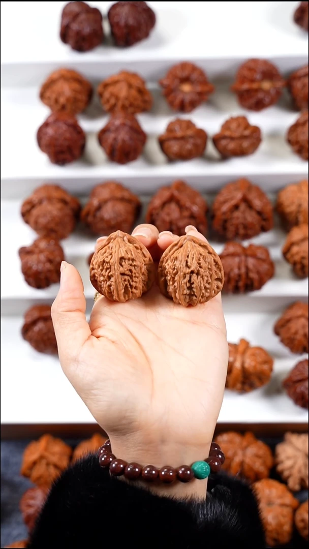 文玩核桃精品三角白