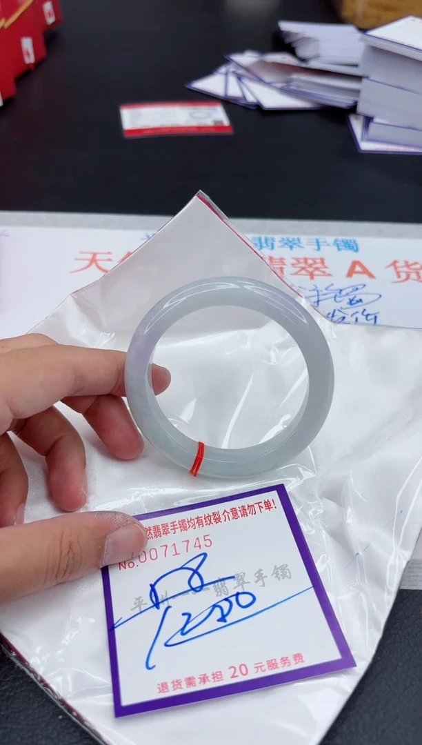 翡翠手镯未镶嵌1