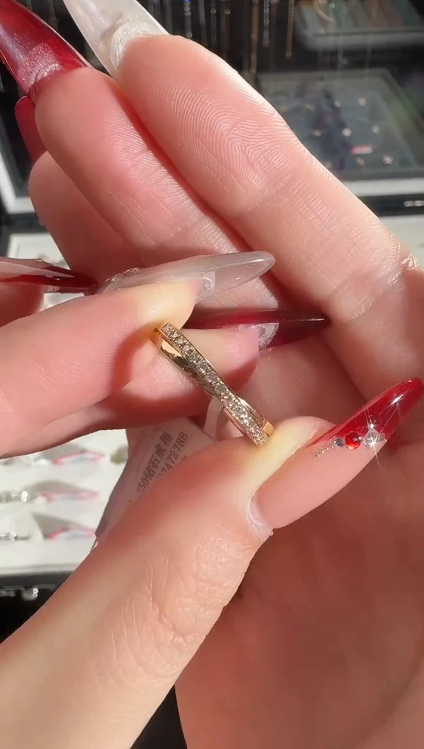 18K金镶嵌戒指/指环钻石2.69g