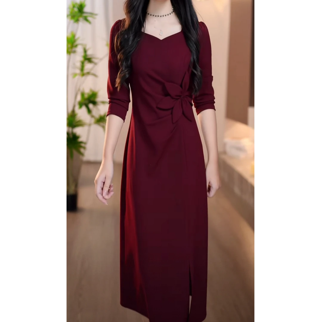 胜美女装2025秋季新款酒红色腰部浮花名媛优雅时尚气质显瘦连衣裙