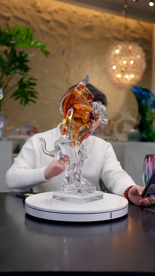 手工艺品琉璃琥珀色立牛摆件+底座