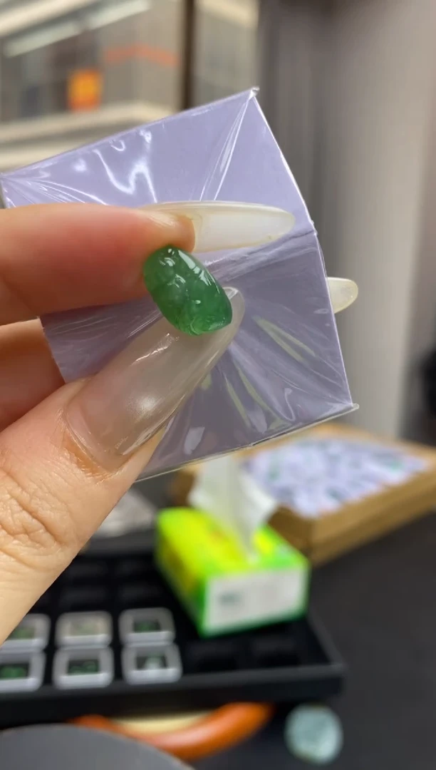 定制翡翠未镶嵌翡翠毛货~