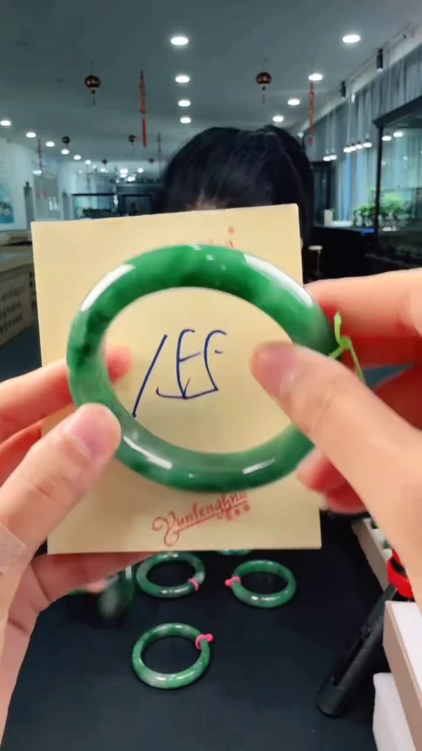 未镶嵌手镯石英质玉（非洲翠）天然非洲翠手镯未镶嵌155