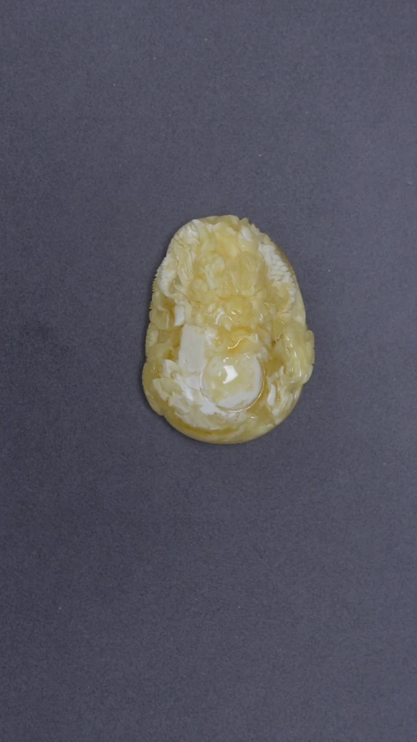 琥珀颈饰未镶嵌金妖白龙牌