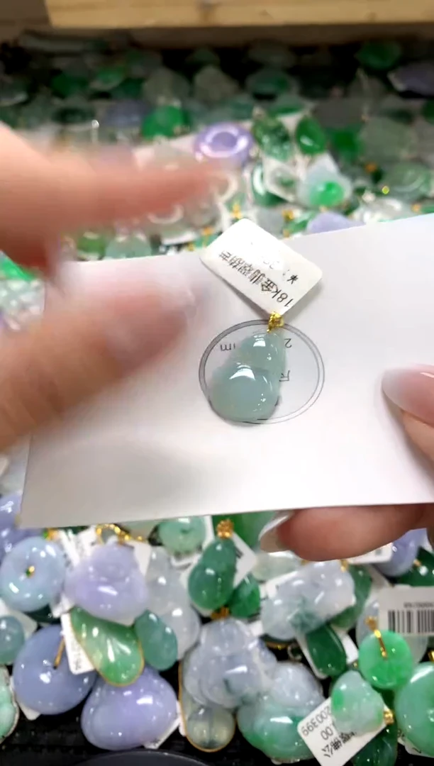 颈饰18K金镶嵌翡翠1111111111111111