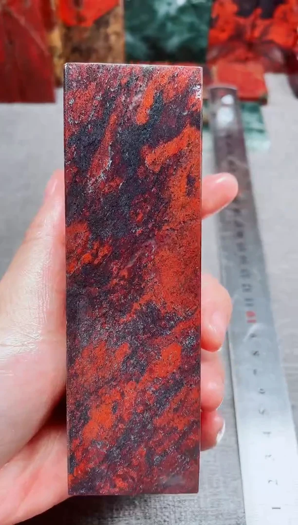 玉桂林鸡血玉素章黑底红1