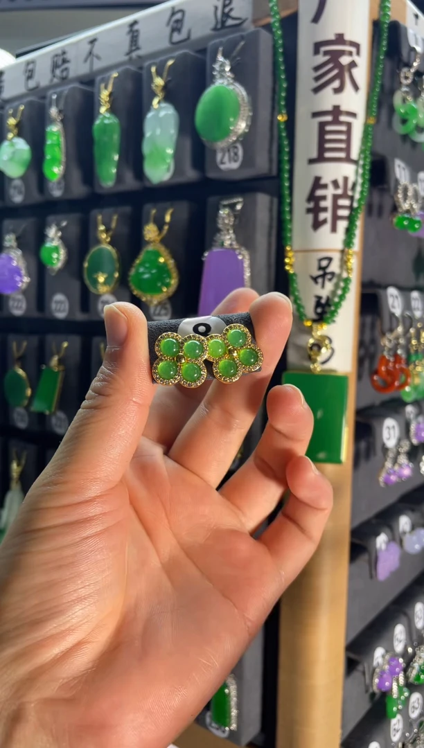 【闪购商品】翡翠耳饰银S925镶嵌8....