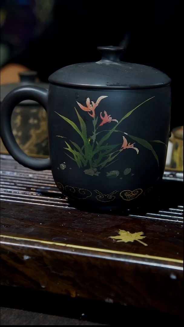 云南建水紫陶048 微瑕  全手工彩填壶  300cc
