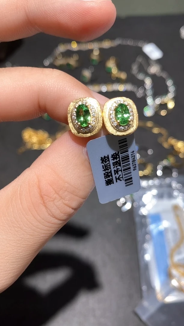 银S925镶嵌耳饰石榴石（沙弗莱）耳饰