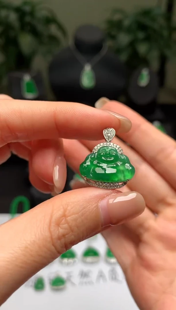颈饰18K金镶嵌翡翠佛公