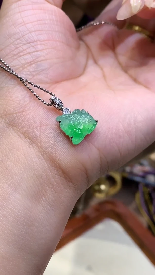 18K金镶嵌挂件翡翠麒麟不含链