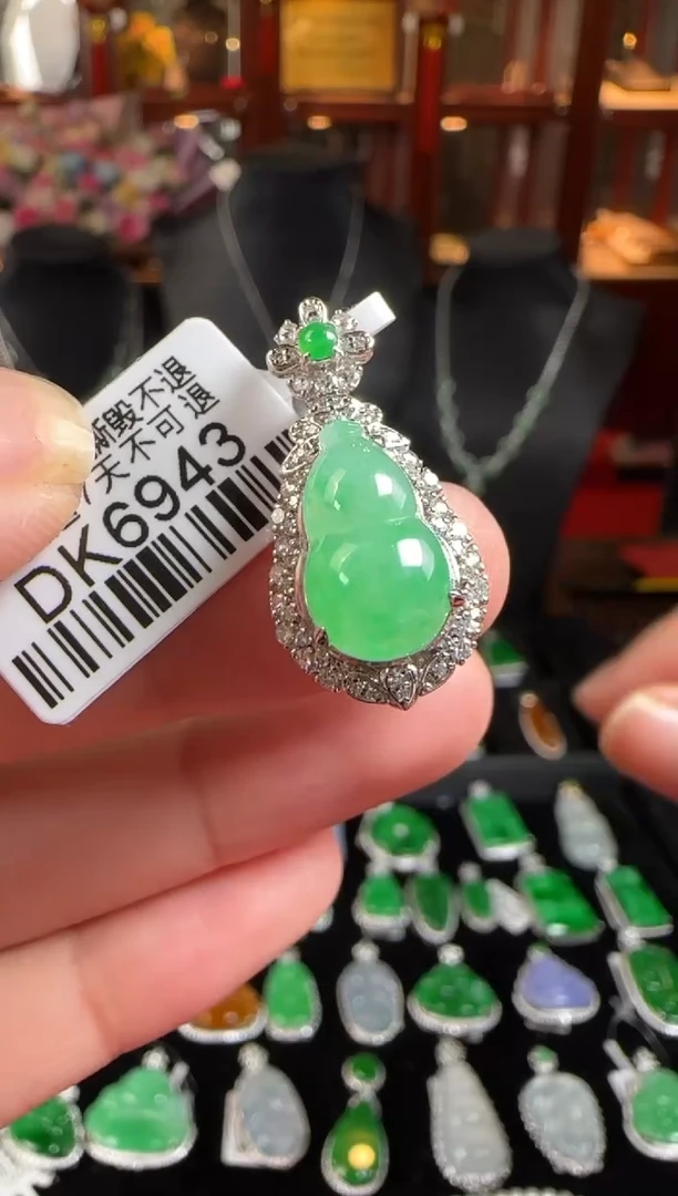 颈饰18K金镶嵌翡翠DK6943冰绿葫芦