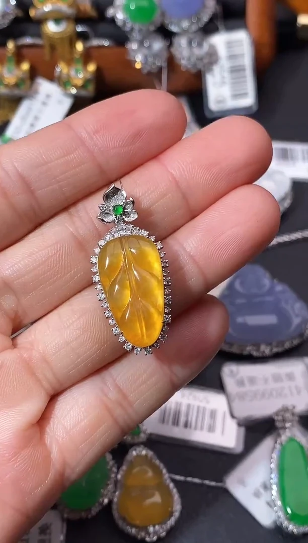 【闪购商品】翡翠吊坠(不含链)18K金镶嵌吊坠