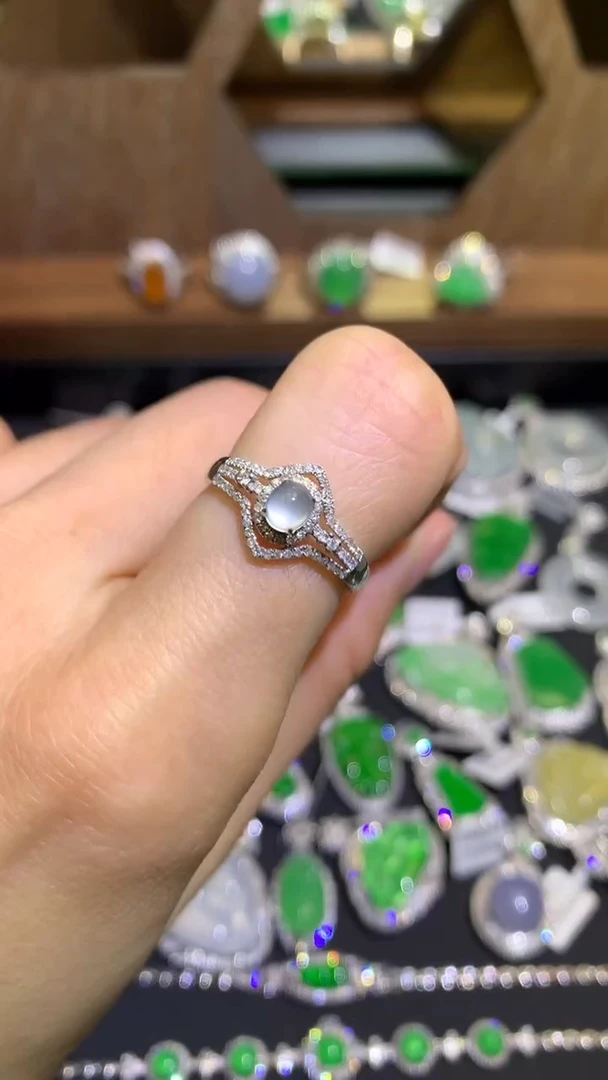 【闪购商品】翡翠吊坠(不含链)18K金镶嵌戒指