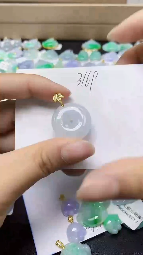 翡翠未镶嵌颈饰 天然缅甸翡翠A货
