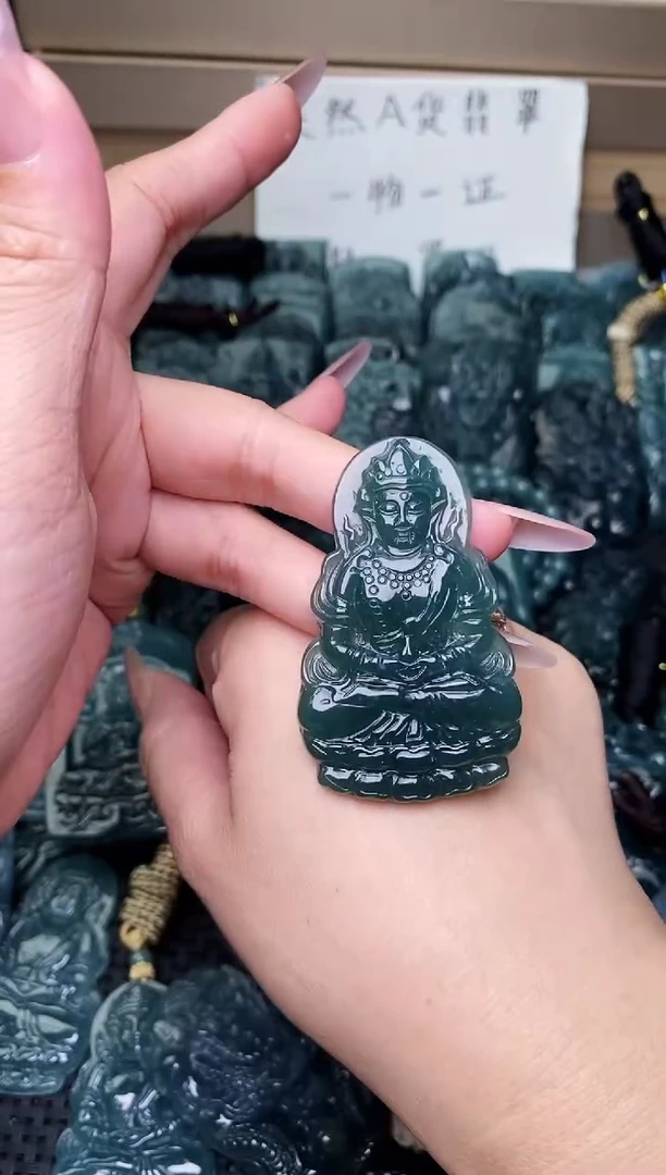 颈饰未镶嵌翡翠